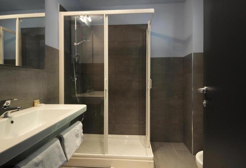 2 Bedrooms Apartment Lake View, Club Del Sole Desenzano Lake Village