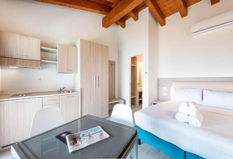 1 Bedroom Apartment Lake View, Club Del Sole Desenzano Lake Village