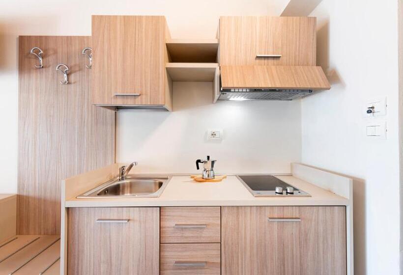 1 Bedroom Apartment Lake View, Club Del Sole Desenzano Lake Village