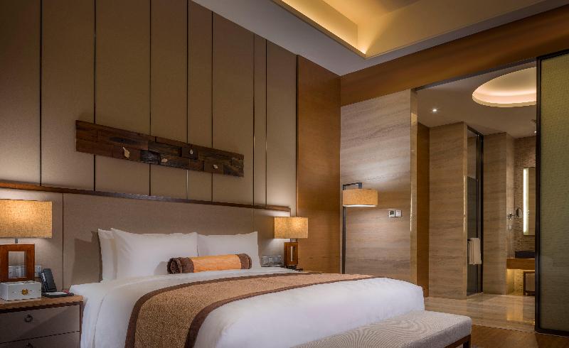 Стандартный Номер Кровать Кинг, Hualuxe Yangjiang City Center, An Ihg