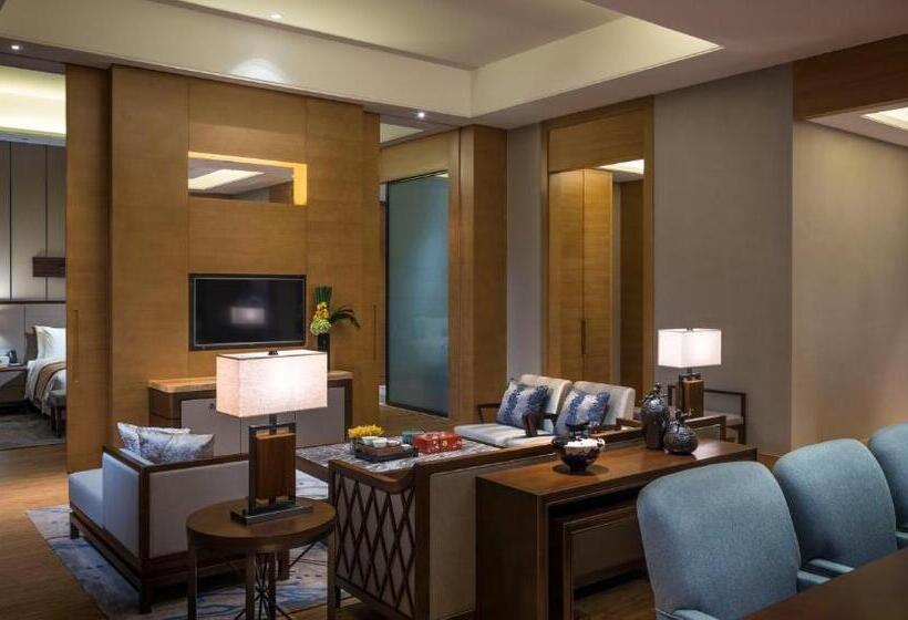 이그제큐티브 스위트, Hualuxe Yangjiang City Center, An Ihg