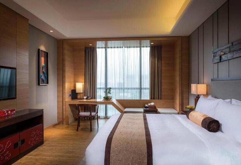 디럭스 룸 킹사이즈 침대, Hualuxe Yangjiang City Center, An Ihg