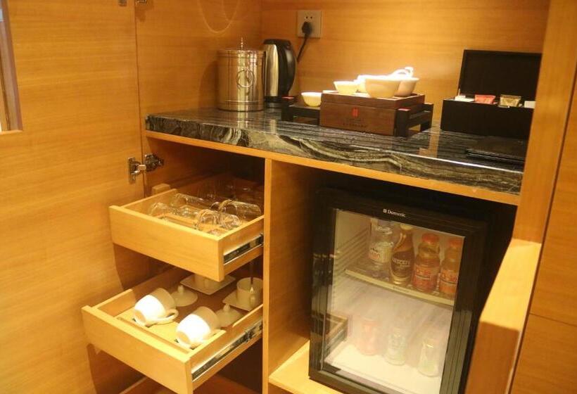 디럭스 룸, Hualuxe Yangjiang City Center, An Ihg