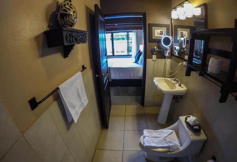 سوییت, Humuya Inn