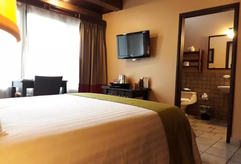 استودیوی استاندارد, Humuya Inn