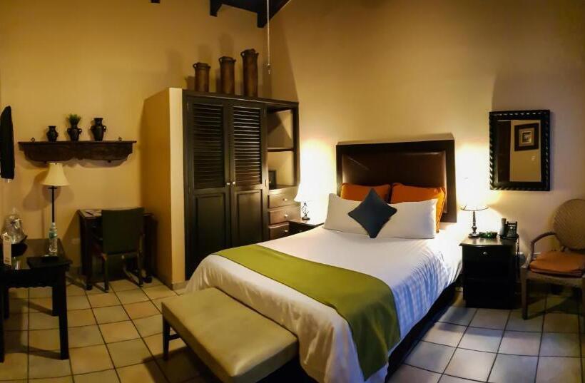 استودیوی استاندارد, Humuya Inn