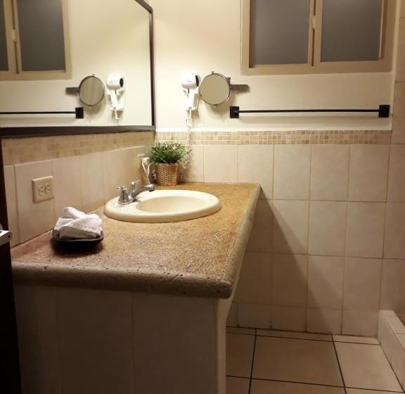 اتاق استاندارد سه نفره, Humuya Inn