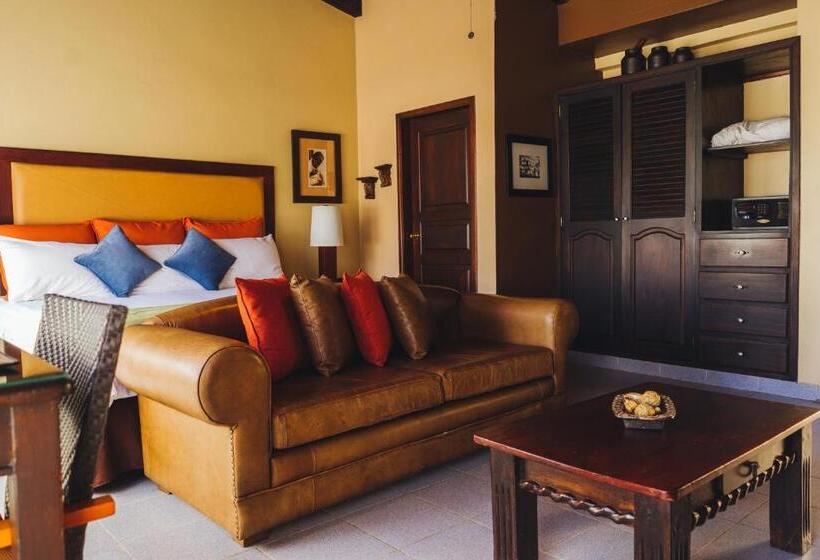 سوییت, Humuya Inn