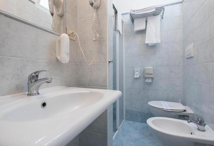 غرفة قياسية مزوَّدة بشُرفة, Majorca