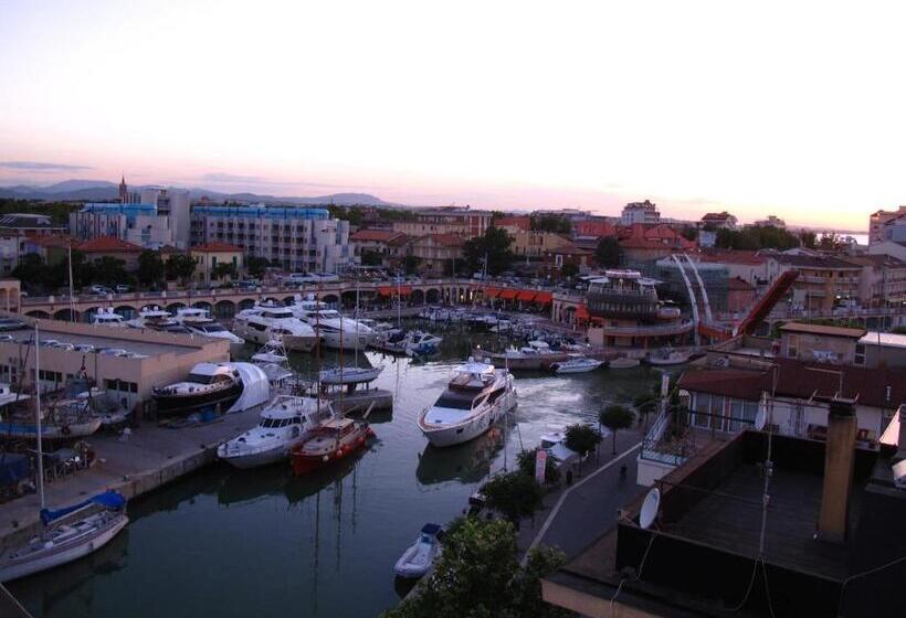 غرفة قياسية مزوَّدة بشُرفة, Majorca