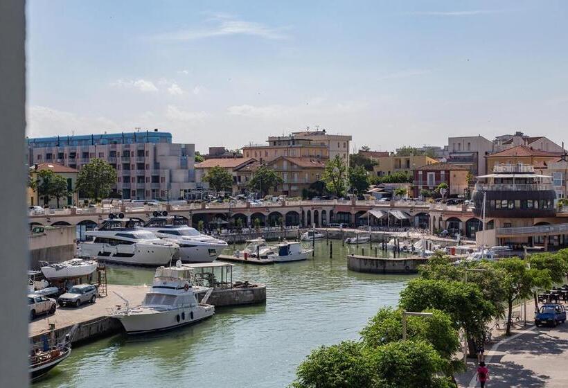 غرفة قياسية مزوَّدة بشُرفة, Majorca