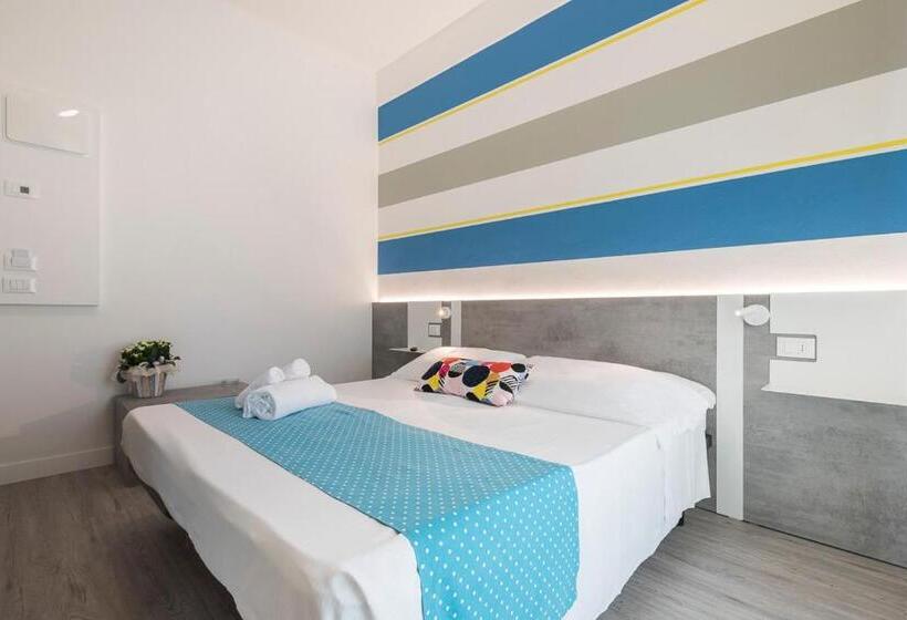 غرفة قياسية مزوَّدة بشُرفة, Majorca