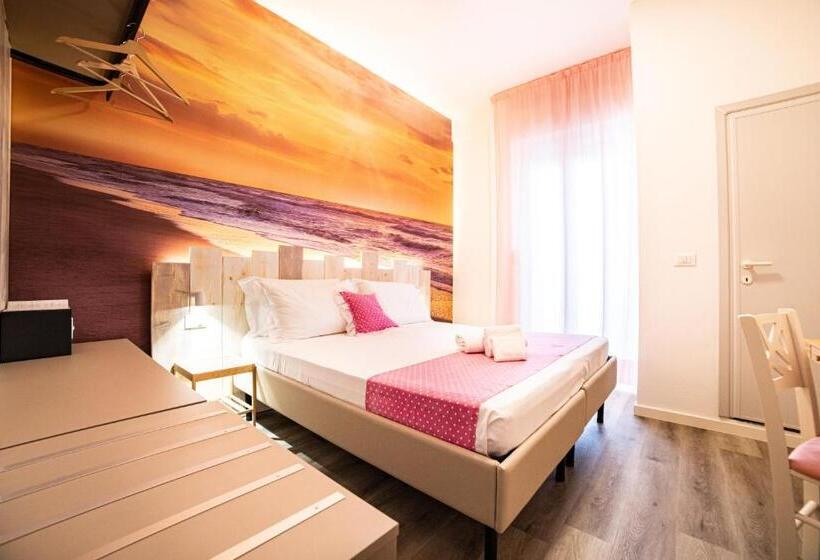 غرفة قياسية مزوَّدة بشُرفة, Majorca