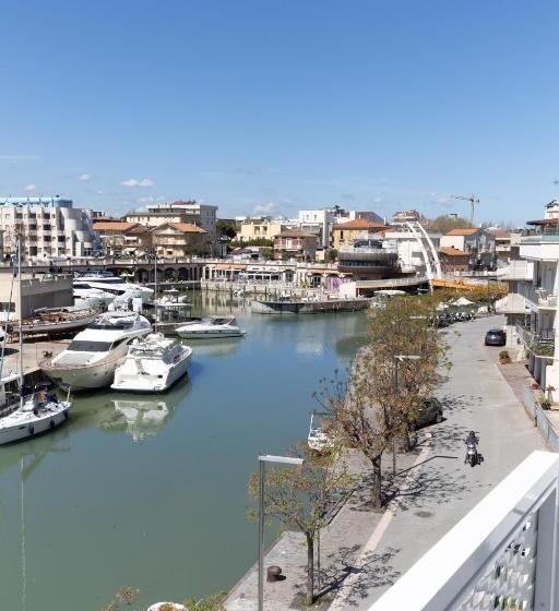 غرفة عائلية, Majorca