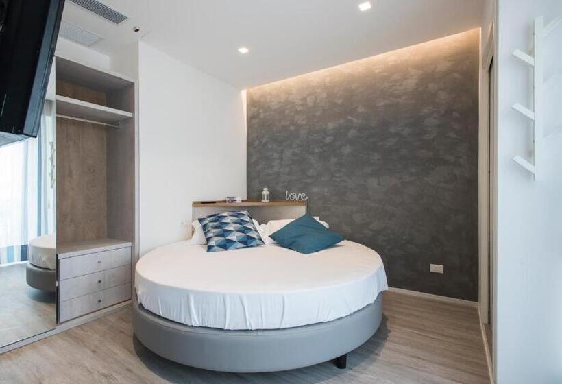 جناح جونيور, Majorca