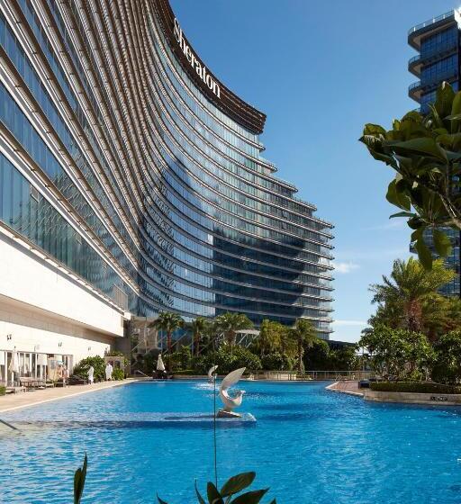 带城市景观和大床的豪华房间, Sheraton Zhuhai