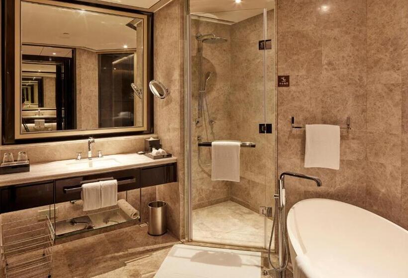 带大床的豪华间, Sheraton Zhuhai
