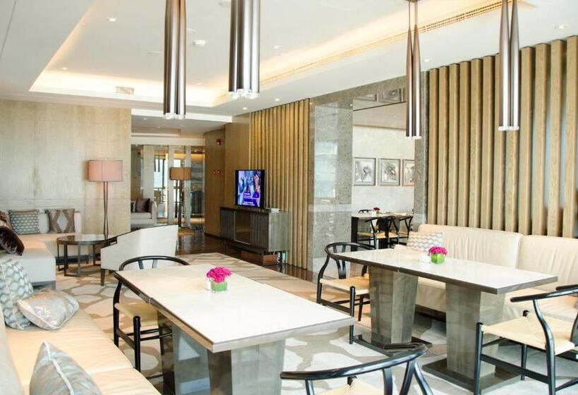 带大床的俱乐部房间, Sheraton Zhuhai