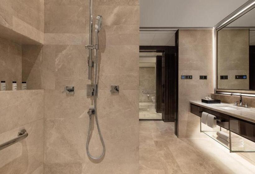 带城市景观和大床的豪华房间, Sheraton Zhuhai