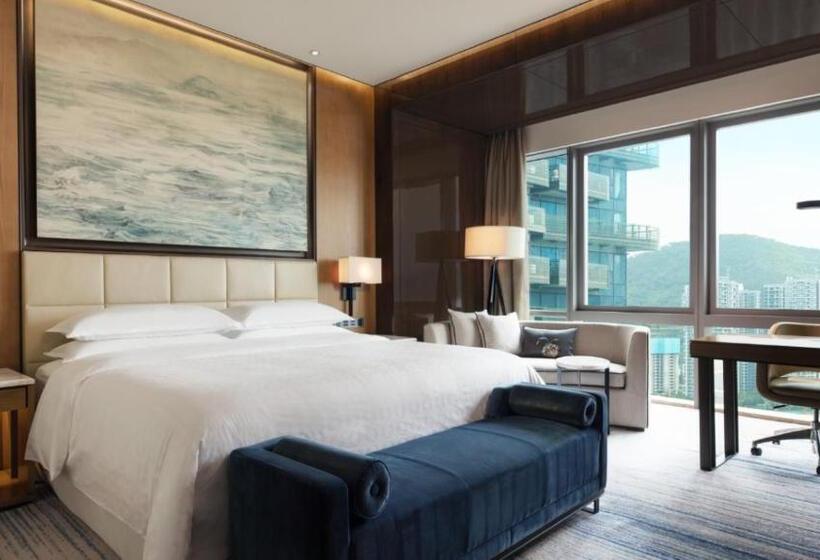 带城市景观和大床的豪华房间, Sheraton Zhuhai