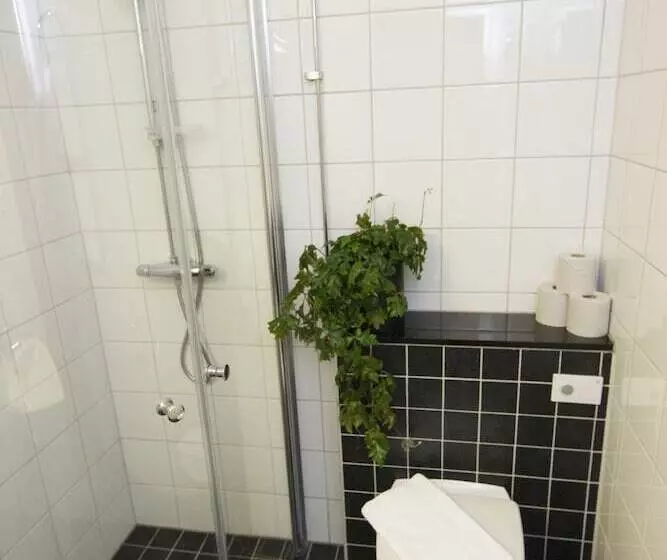 Standard Neljän Hengen Huone, City Central Hotel örebro By First Hotels