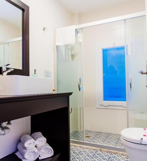 标准三人间, Via Farilya