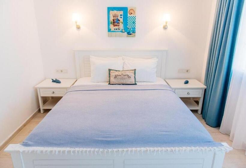 标准三人间, Via Farilya