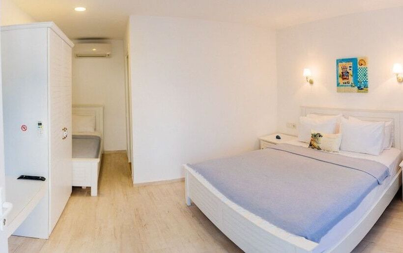 标准三人间, Via Farilya