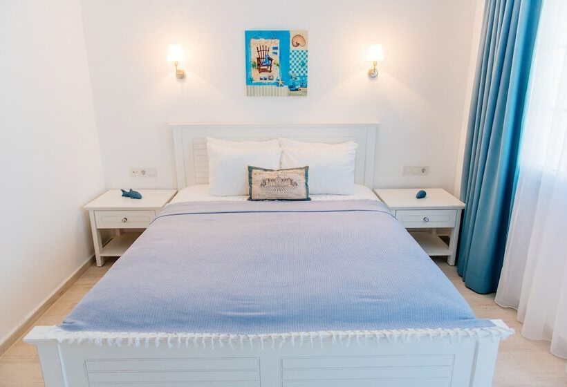 标准三人间, Via Farilya