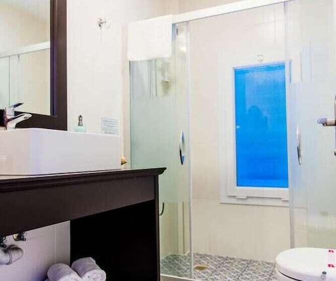 标准三人间, Via Farilya