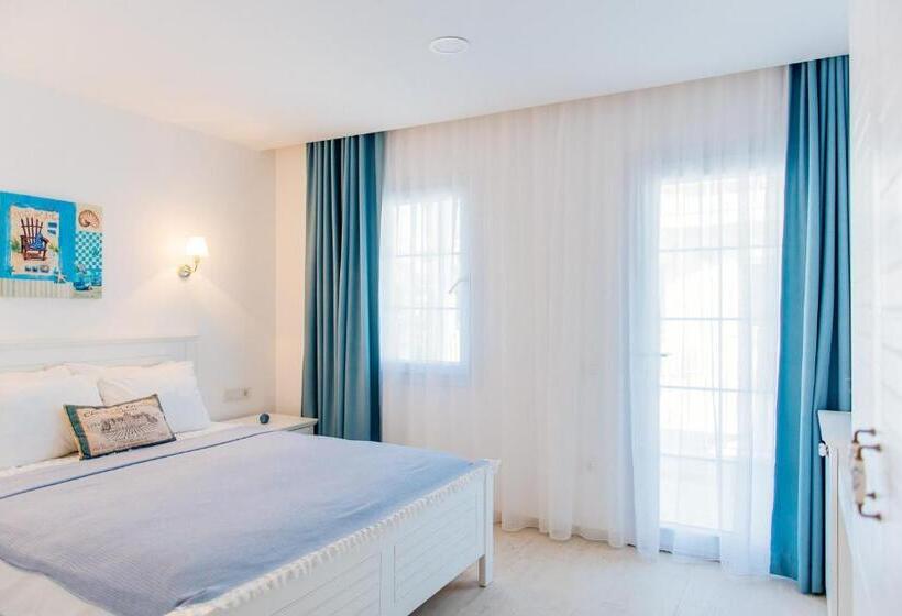 标准三人间, Via Farilya