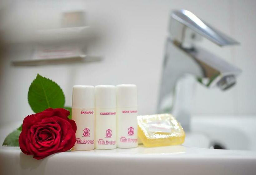 غرفة ديلوكس, Yash Regency