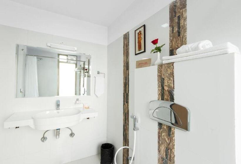 غرفة تنفيذية, Yash Regency