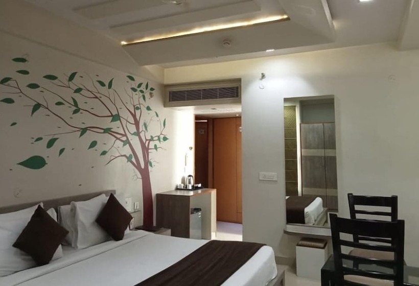 غرفة تنفيذية, Yash Regency