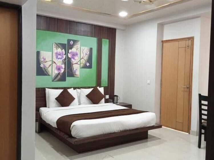 غرفة تنفيذية, Yash Regency