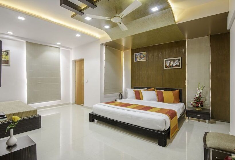 غرفة تنفيذية, Yash Regency