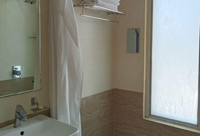 غرفة ديلوكس, Yash Regency