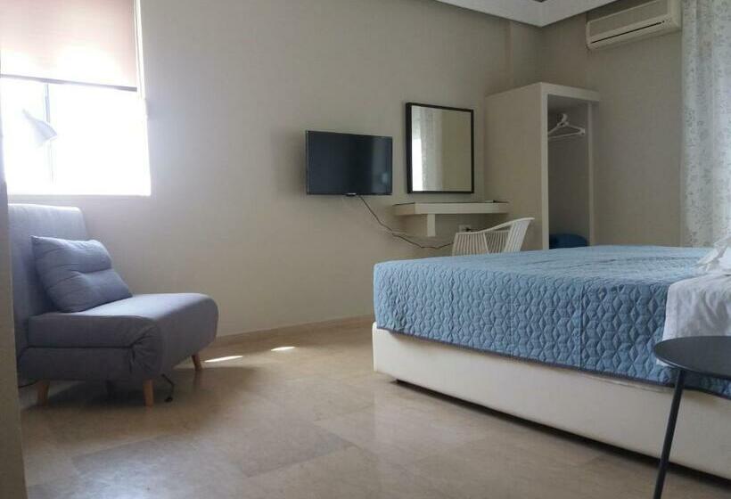 スタンダードスタジオ, Lefka Hotel & Apartments