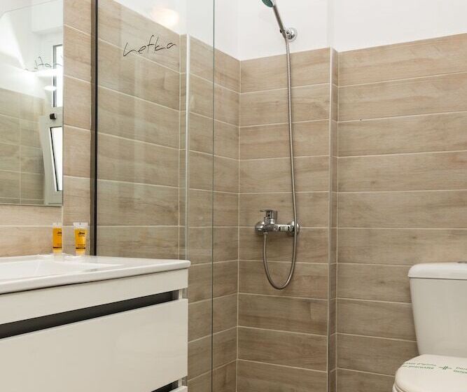 スタンダードスタジオ, Lefka Hotel & Apartments