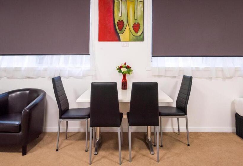 חדר משפחתי, Euroa Motor Inn