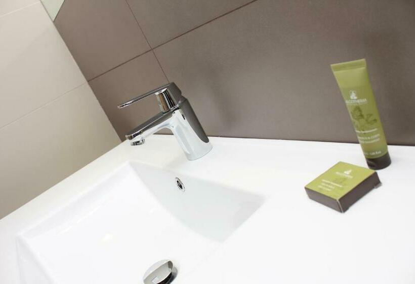 חדר סטנדרט לשלושה, Brentwood Guest House