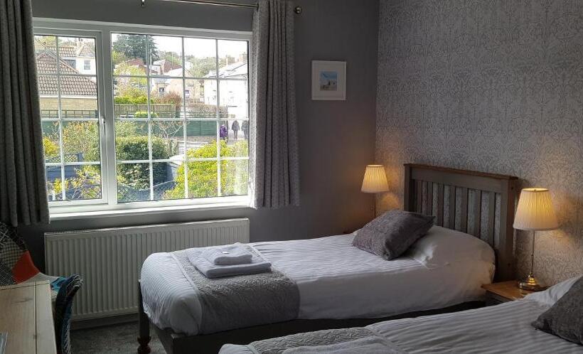 高级大房间, Hensleigh House