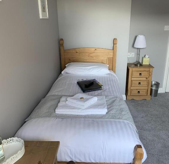 标准单人间, Hensleigh House