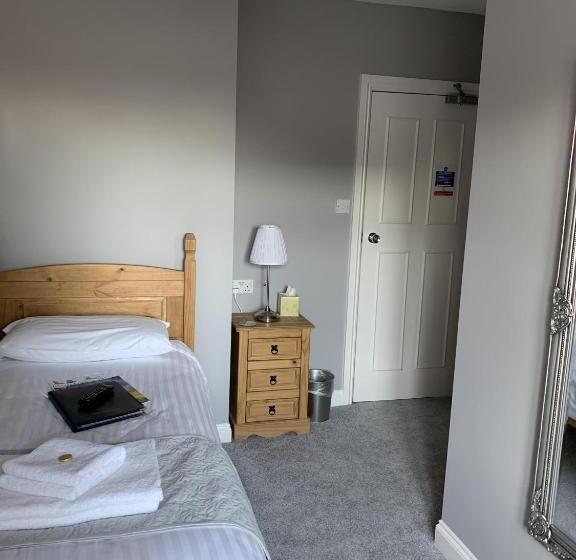 标准单人间, Hensleigh House