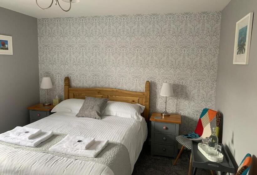 スイート, Hensleigh House