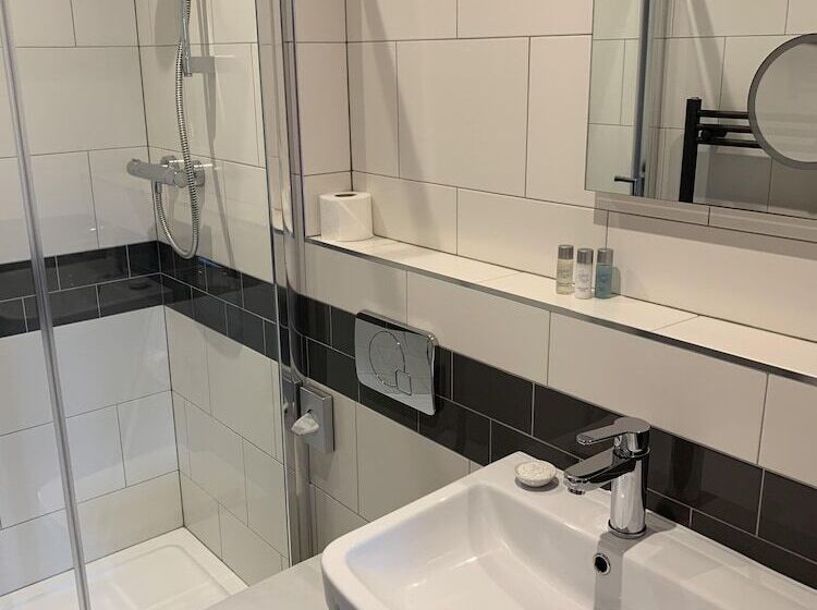 标准间, Hensleigh House