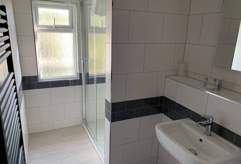 סוויטה משפחתית, Hensleigh House