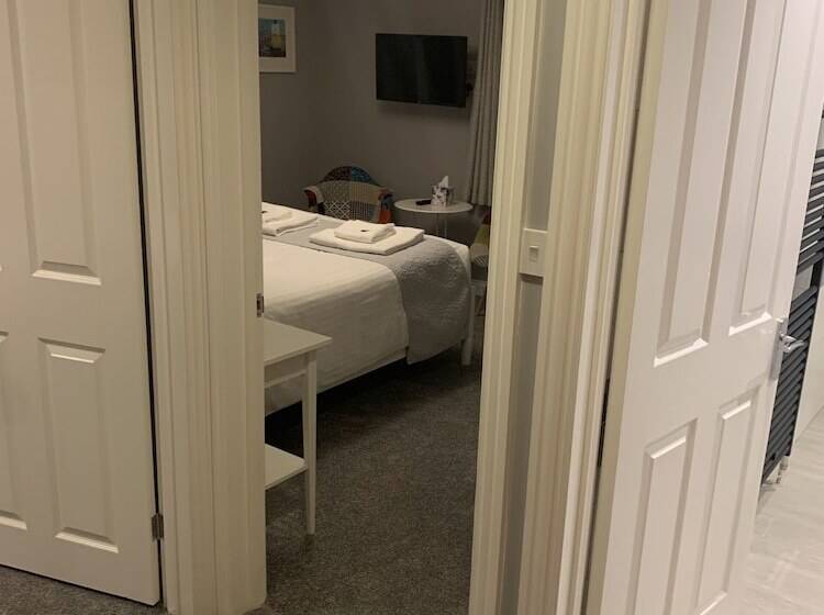 家庭套房, Hensleigh House