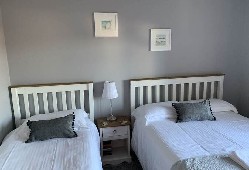 スイート(家族用), Hensleigh House