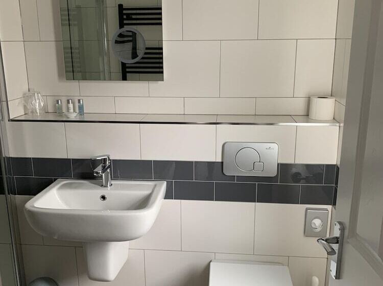 Family Suite, Hensleigh House